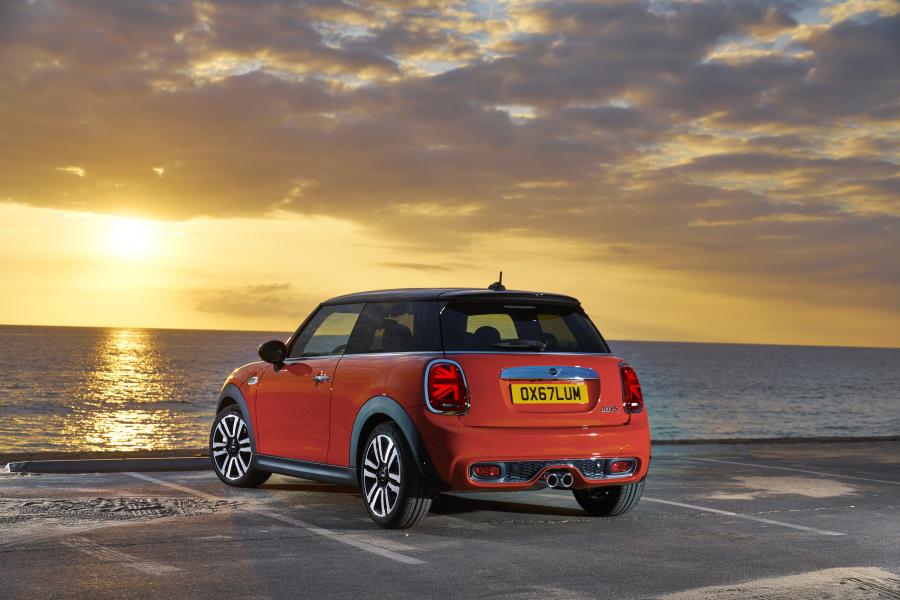  Mini Cooper S (F56) 2018 года  (WW) (фото 9 из 196)